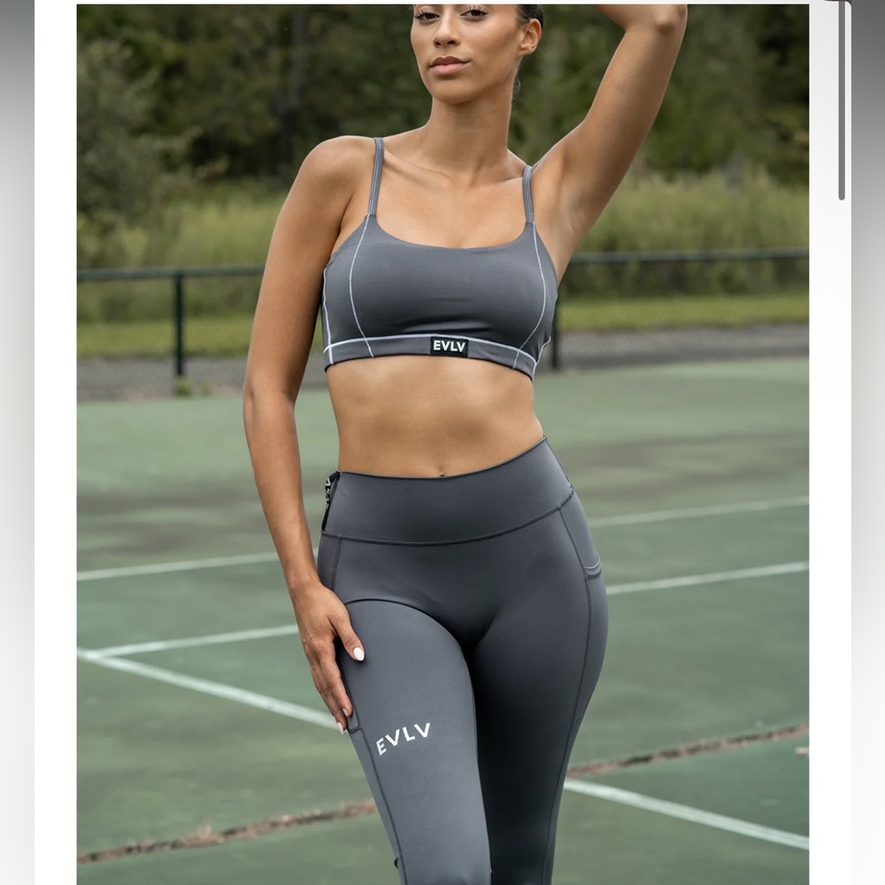 NWT EVLV Performance High Waisted
Leggings SIZE MEDIUM